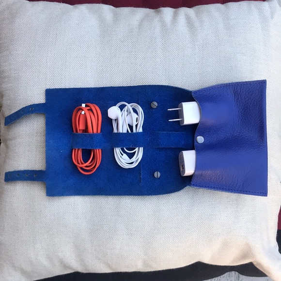 ‘This Is Ground’ Leather Multi Cord Organiser - Picture 3 of 14